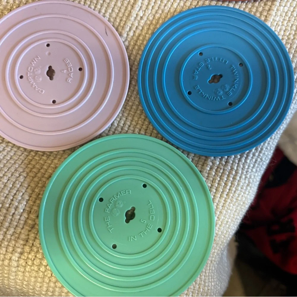 Vintage Fisher Price Record Player with Records - Picture 3 of 3